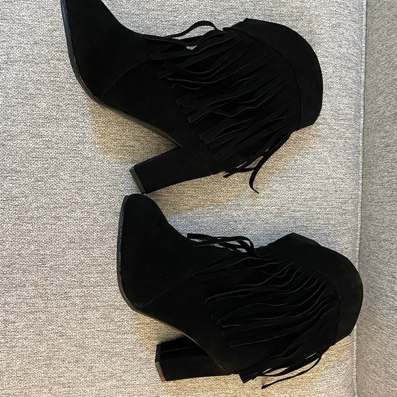 Black Fringe Block Heel Booties. - Picture 2 of 8